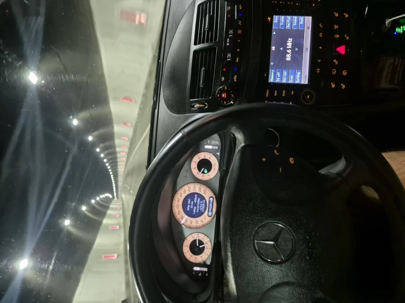 Mercedes-Benz E 500 E500 4MATIC, снимка 16 - Автомобили и джипове - 52346970