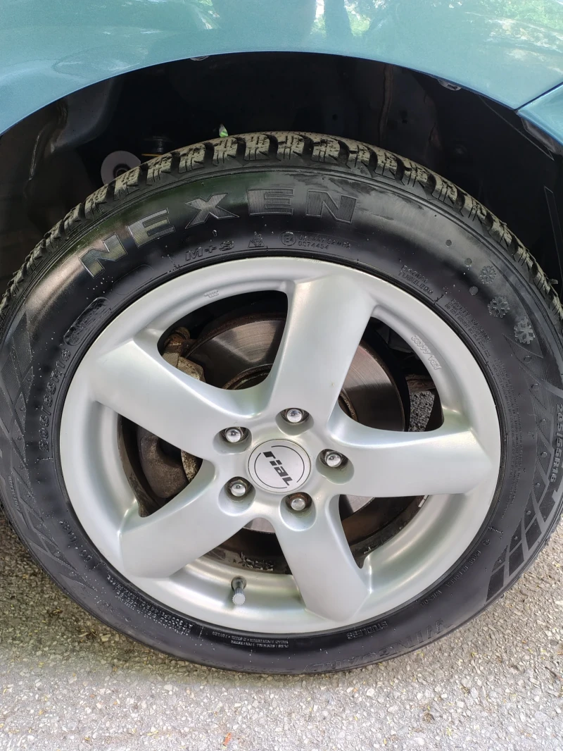 Honda Fr-v Няма туниг, снимка 15 - Автомобили и джипове - 52465865