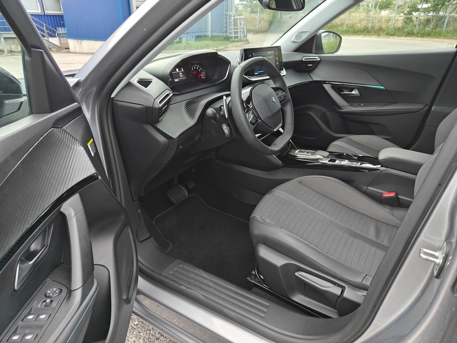 Peugeot 2008 1.2-131кс, Automatik, 60.000km. - изображение 10