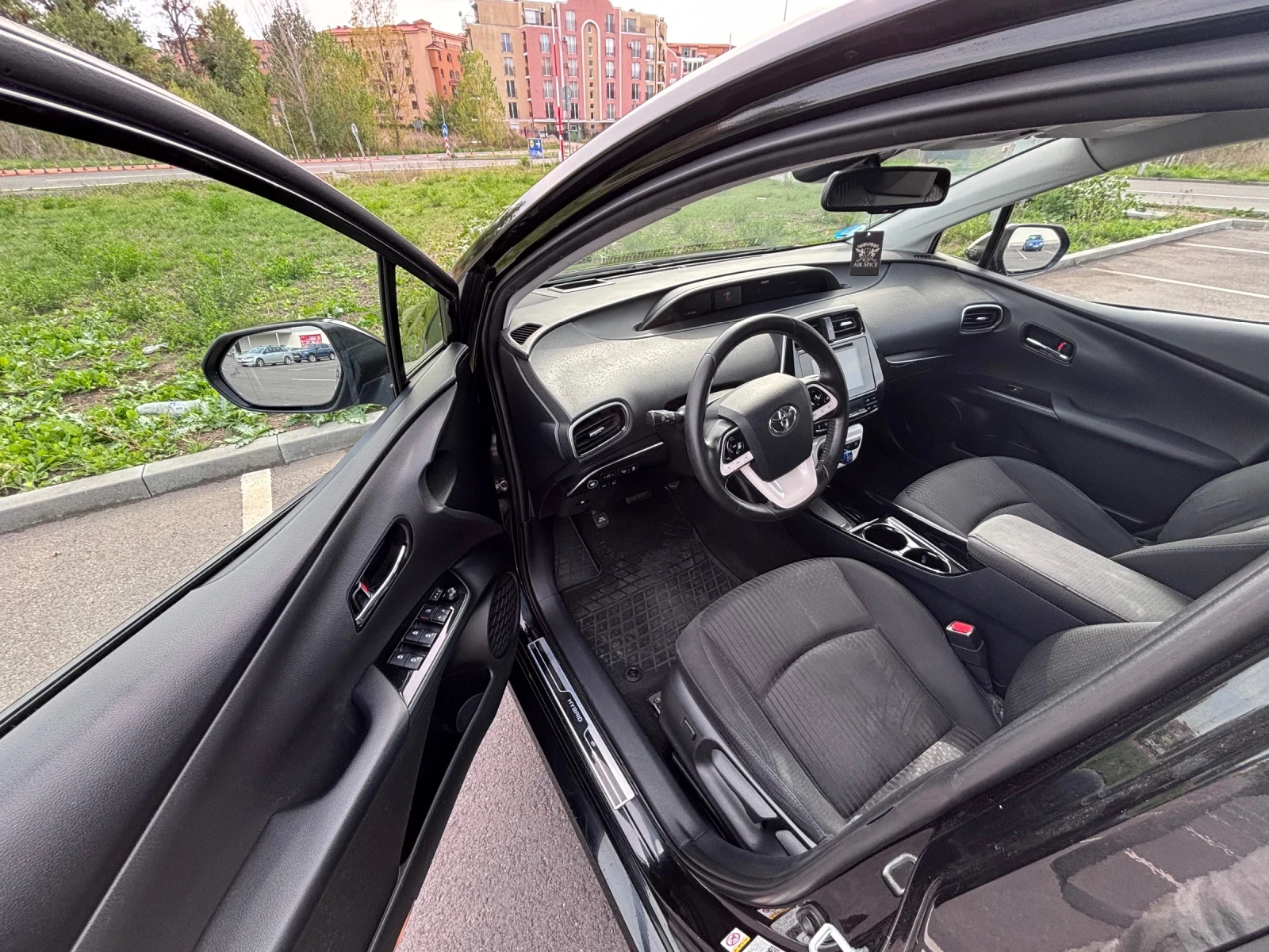 Toyota Prius 1.8 - изображение 2