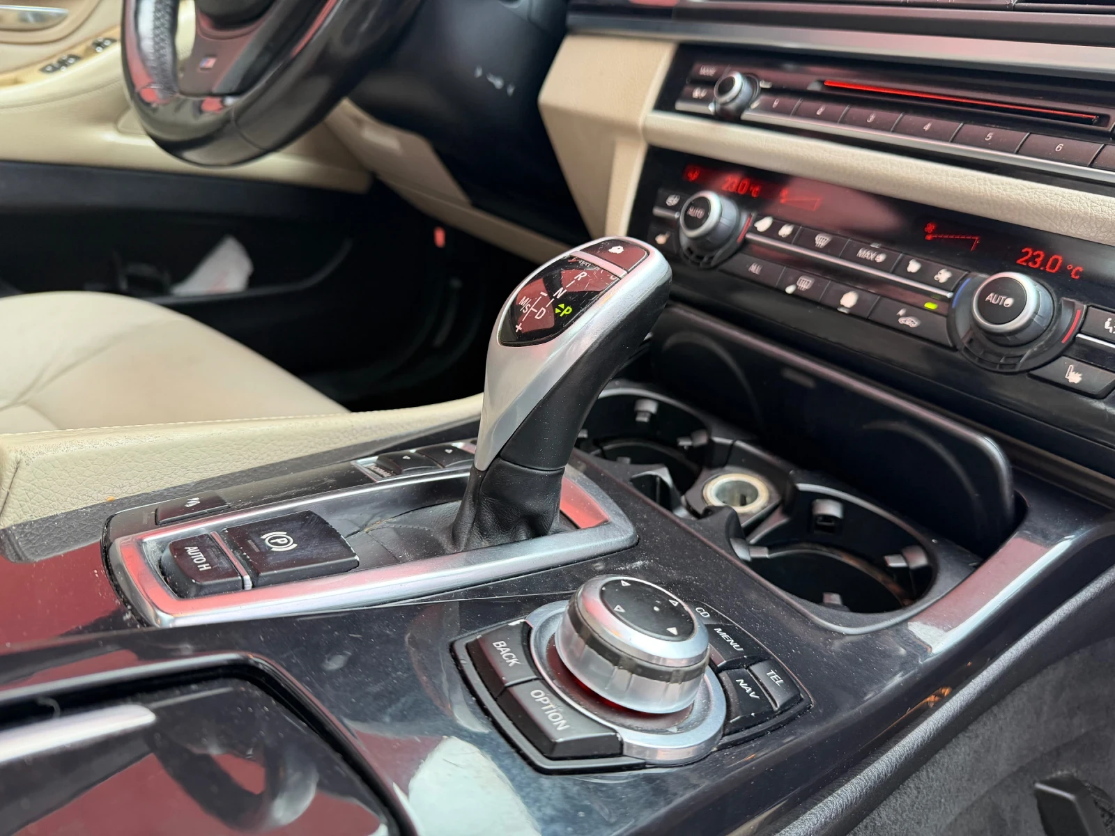 BMW 530 3.0D* КОЖА* 8ск, снимка 11 - Автомобили и джипове - 53999883