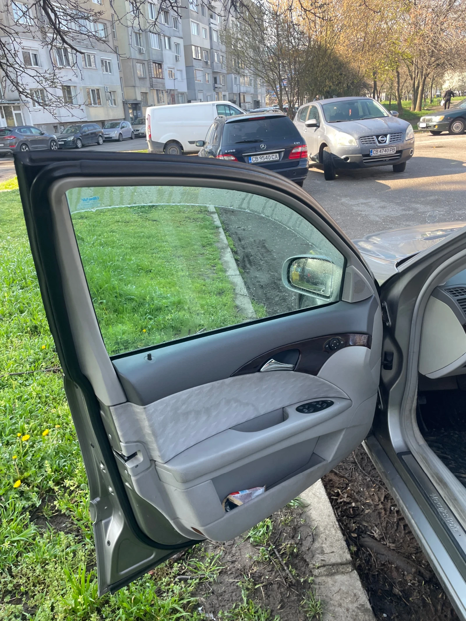 Mercedes-Benz E 220, снимка 4 - Автомобили и джипове - 54095986