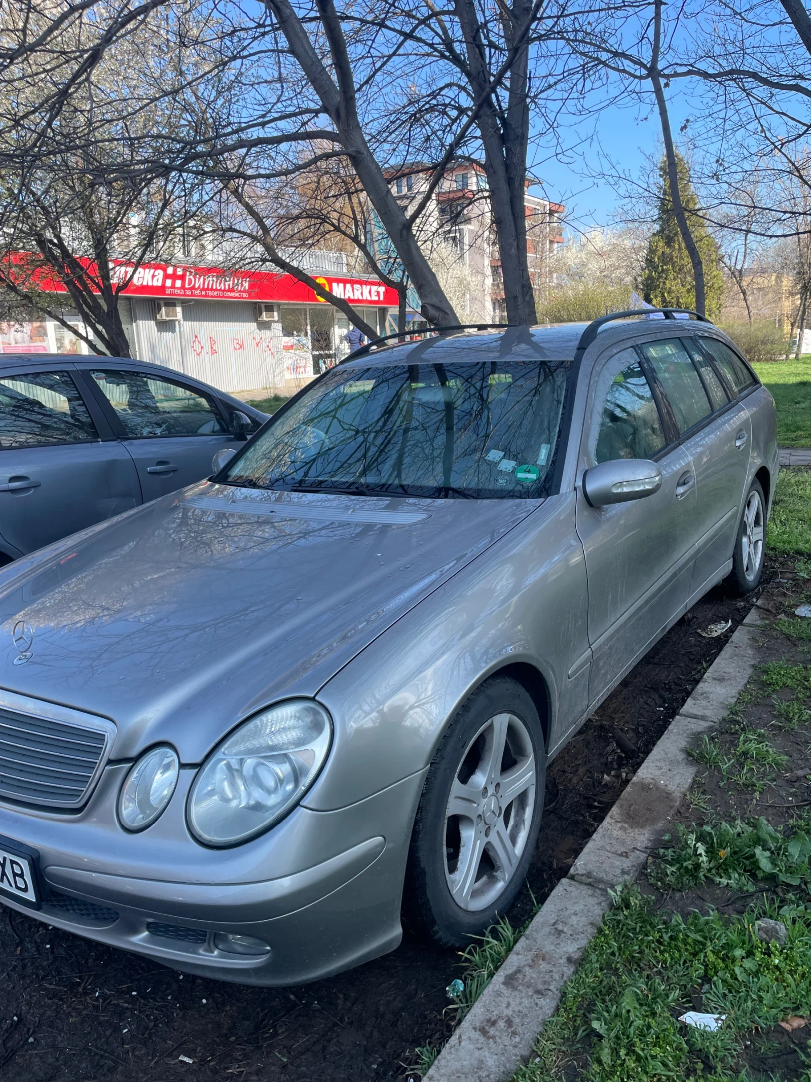 Mercedes-Benz E 220, снимка 7 - Автомобили и джипове - 54095986