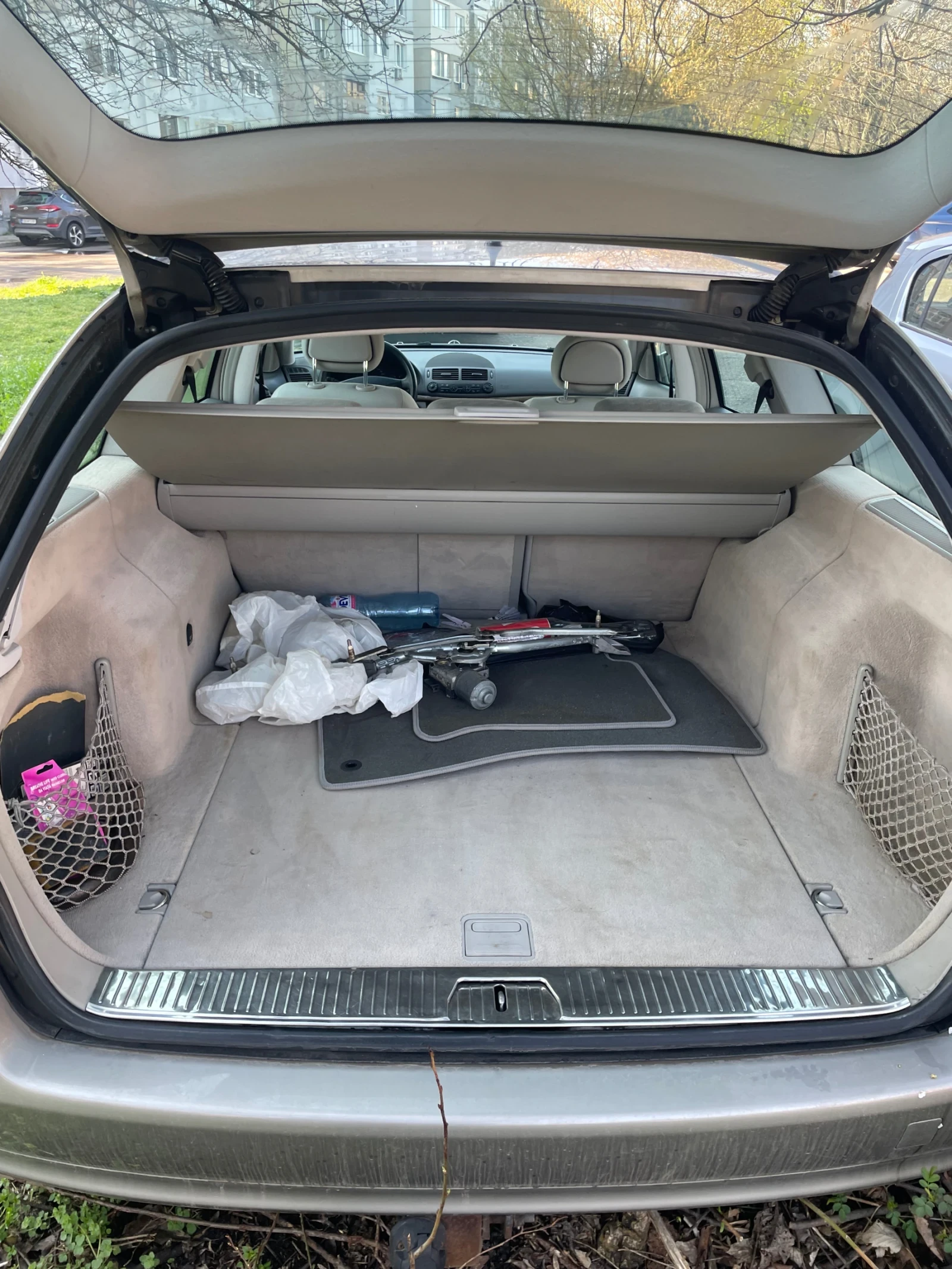 Mercedes-Benz E 220, снимка 5 - Автомобили и джипове - 54095986