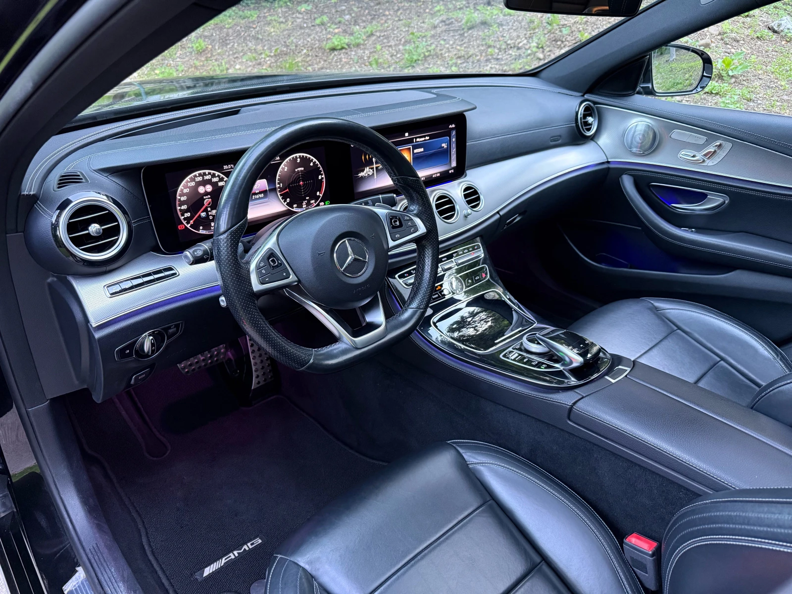 Mercedes-Benz E 350 4MATIC* PANO* CAM360* DIST* AMG-LINE* 9G* , снимка 6 - Автомобили и джипове - 54717379