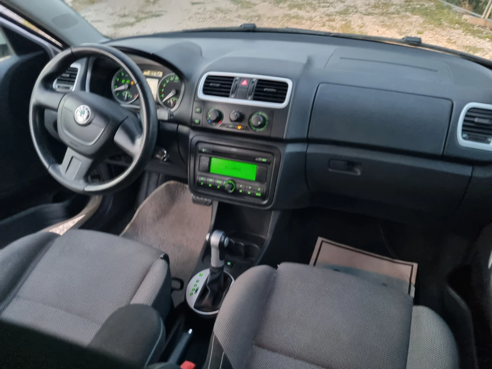 Skoda Fabia 1.6i ESKLUZIVE АУТОМАТ , снимка 10 - Автомобили и джипове - 54961380