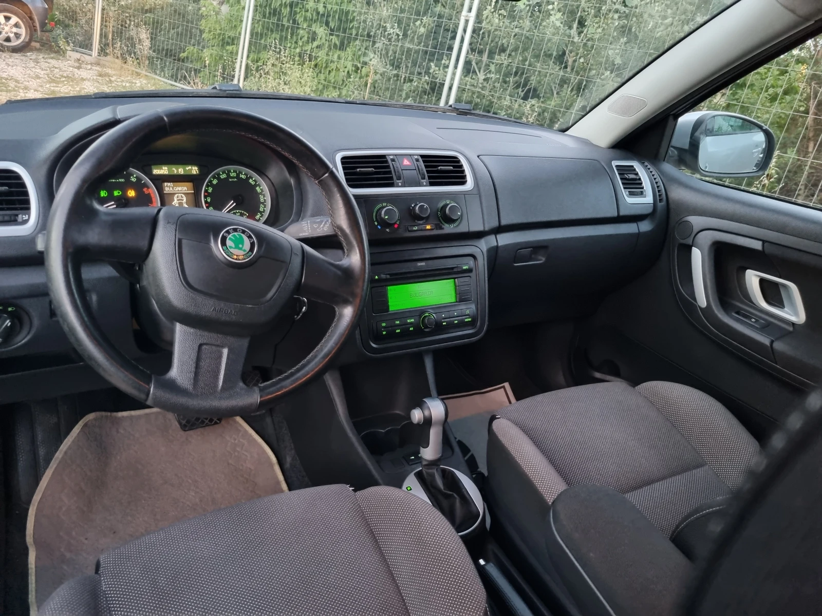 Skoda Fabia 1.6i ESKLUZIVE АУТОМАТ , снимка 8 - Автомобили и джипове - 54961380