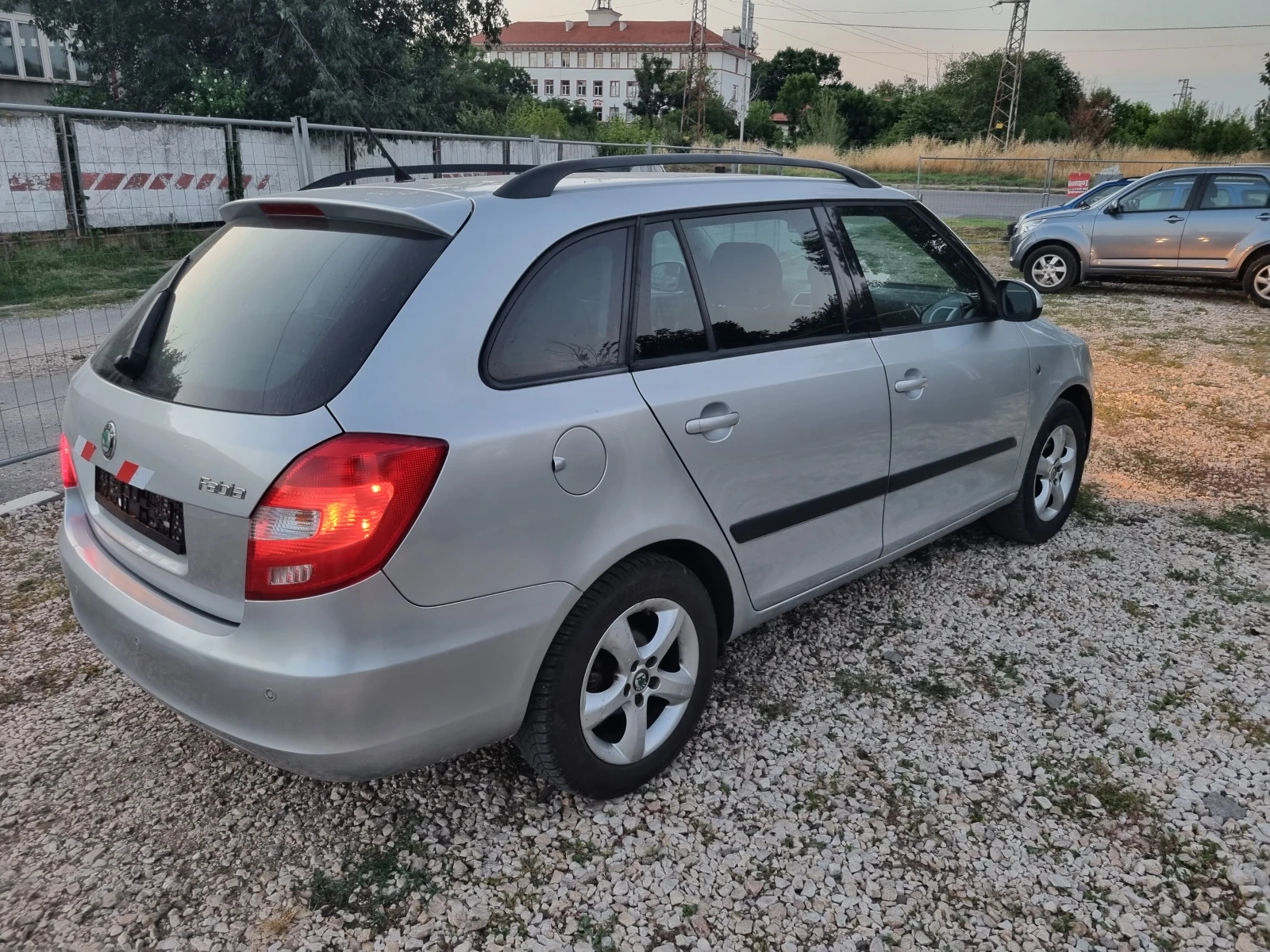 Skoda Fabia 1.6i ESKLUZIVE АУТОМАТ , снимка 5 - Автомобили и джипове - 54961380