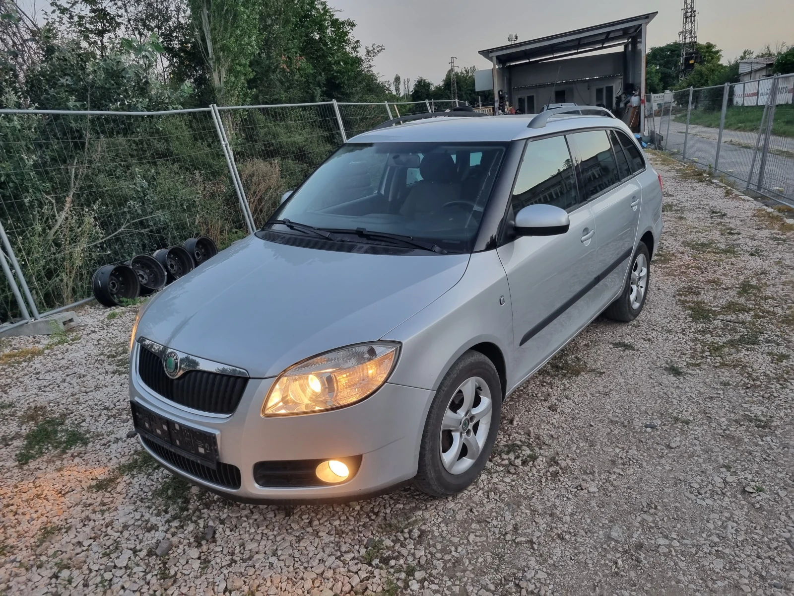 Skoda Fabia 1.6i ESKLUZIVE АУТОМАТ , снимка 2 - Автомобили и джипове - 54961380