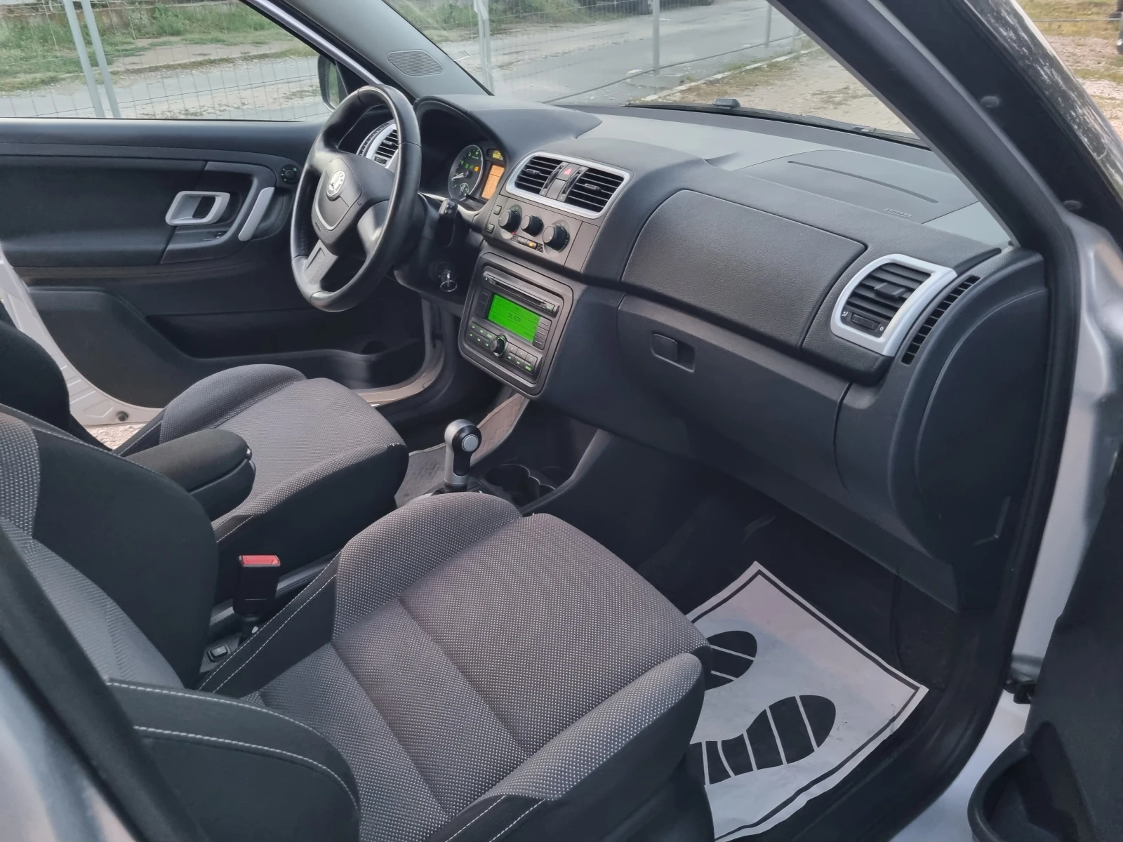 Skoda Fabia 1.6i ESKLUZIVE АУТОМАТ , снимка 15 - Автомобили и джипове - 54961380