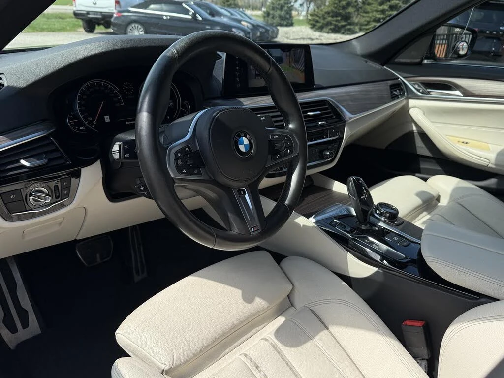 BMW 530 i xDrive* M SPORT* HARMAN KARDON* DISTRONIC* 360* , снимка 9 - Автомобили и джипове - 55284430