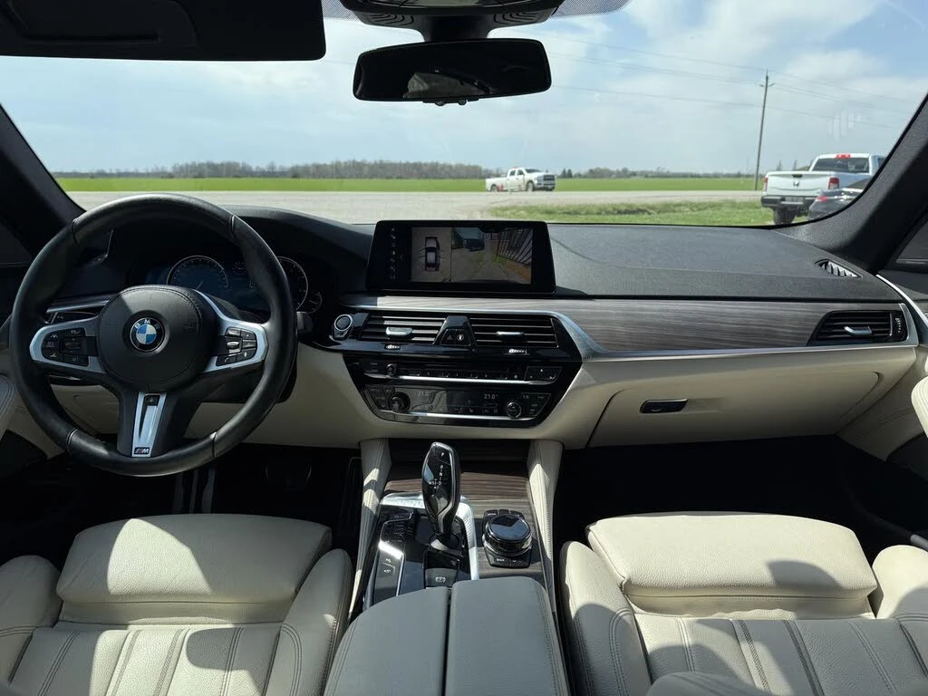 BMW 530 i xDrive* M SPORT* HARMAN KARDON* DISTRONIC* 360* , снимка 10 - Автомобили и джипове - 55284430