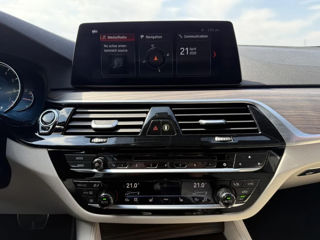 BMW 530 i xDrive* M SPORT* HARMAN KARDON* DISTRONIC* 360* , снимка 12 - Автомобили и джипове - 55284430