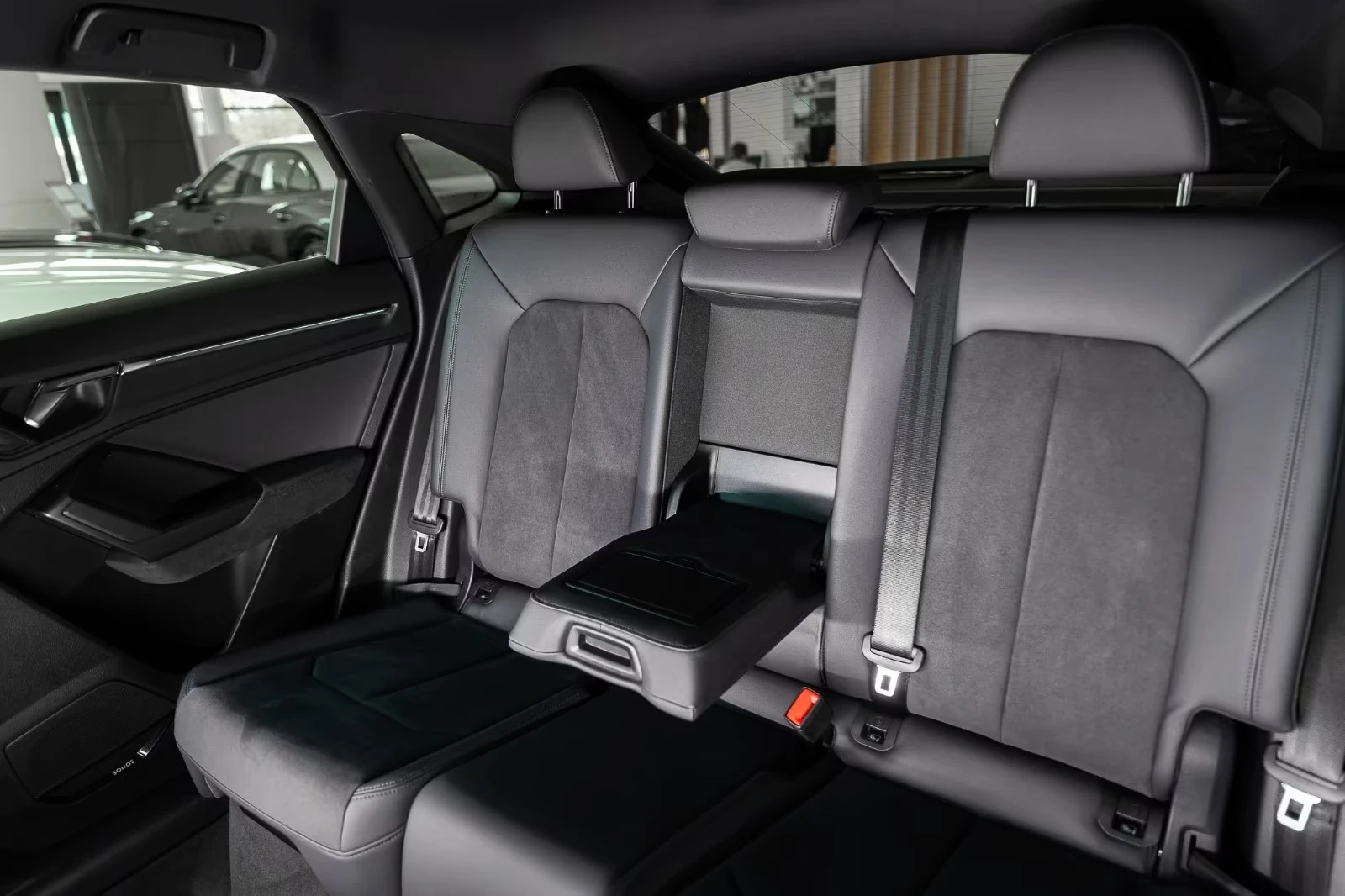 Audi RSQ3 2.5 TFSI / QUATTRO / EVENTURI / SONOS / MATRIX / | Mobile.bg � ����������� 17