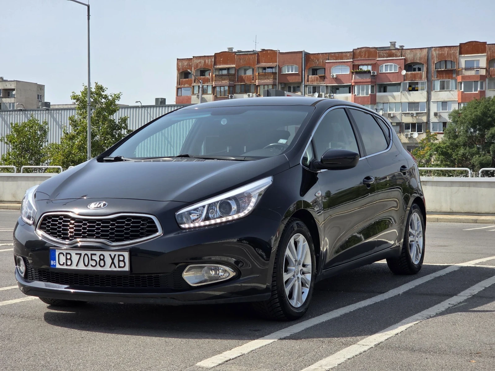 Kia Ceed 1.6 Crdi, снимка 3 - Автомобили и джипове - 55856703