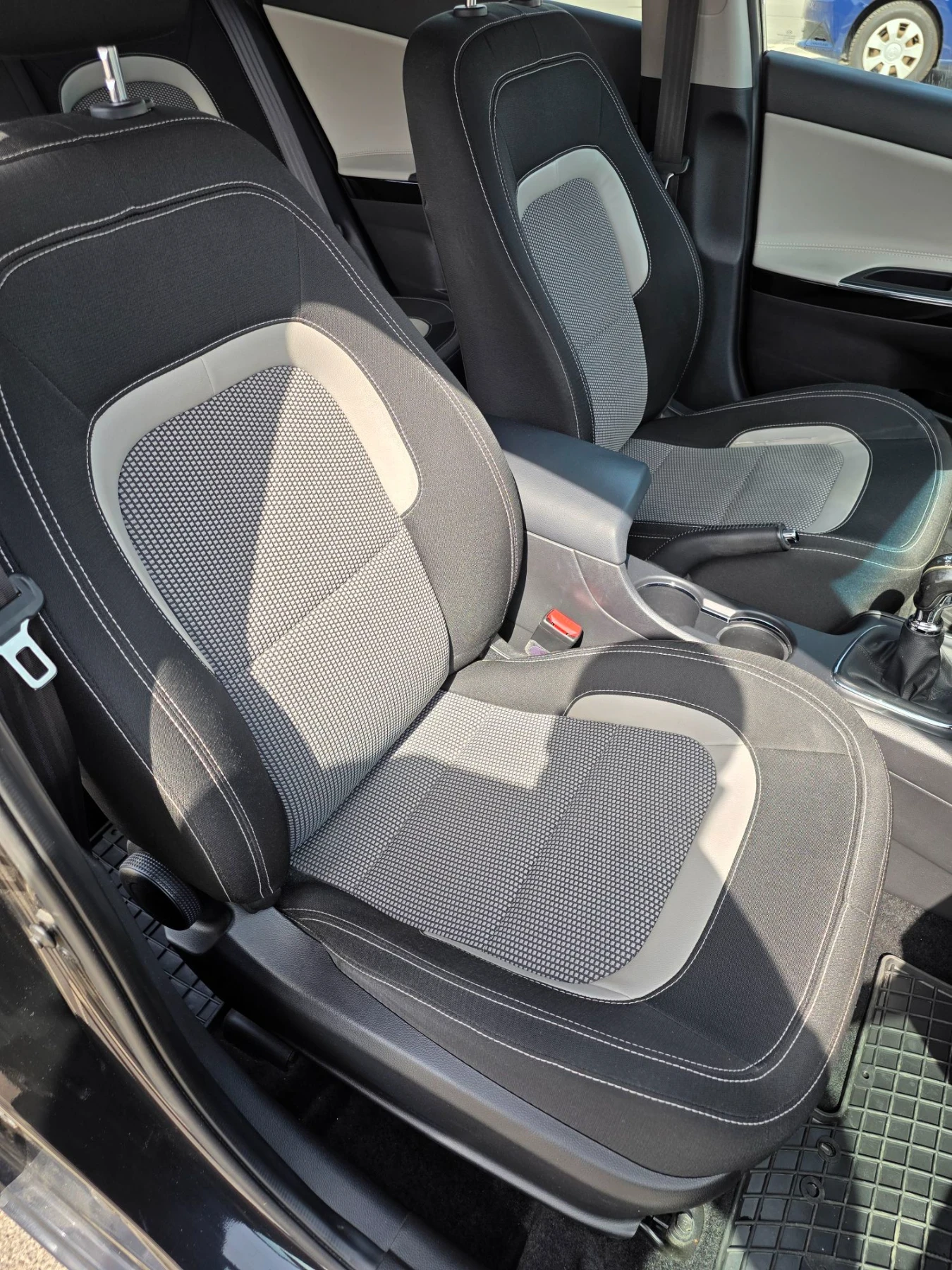 Kia Ceed 1.6 Crdi, снимка 9 - Автомобили и джипове - 55856703