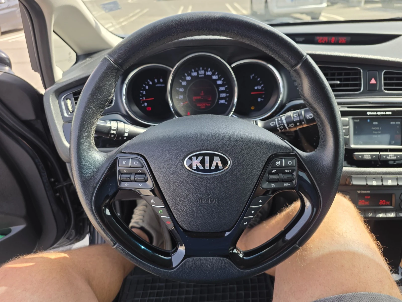 Kia Ceed 1.6 Crdi, снимка 12 - Автомобили и джипове - 55856703
