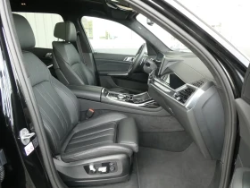 BMW X7 40i / M SPORT PRO/ HUD/ PANO/ SOFT CLOSE/ 7 SEATS  - 70980 € / 138824.81 лв. - 34567186 11