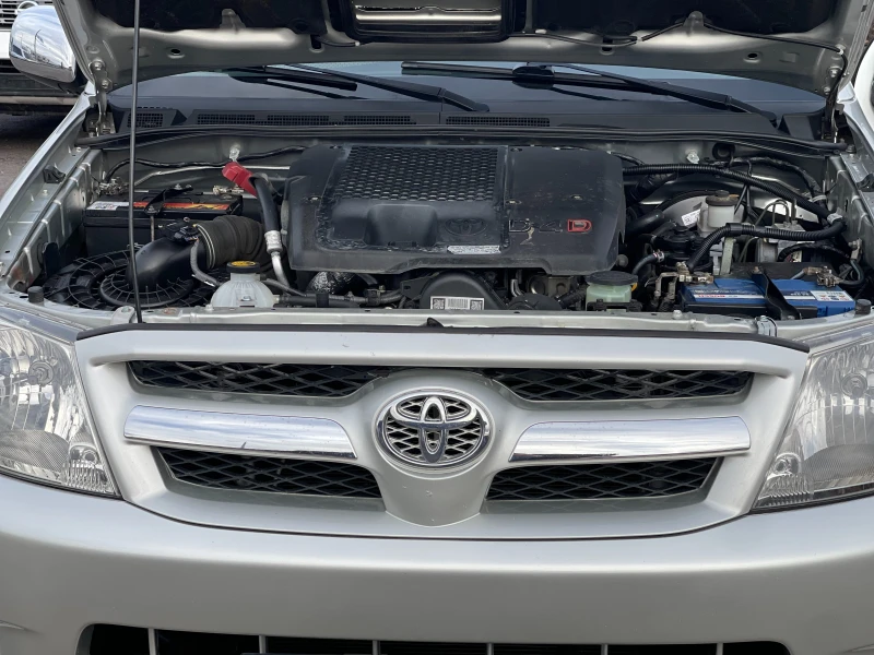 Toyota Hilux 2.5D4-D 4x4, снимка 15 - Автомобили и джипове - 48422935