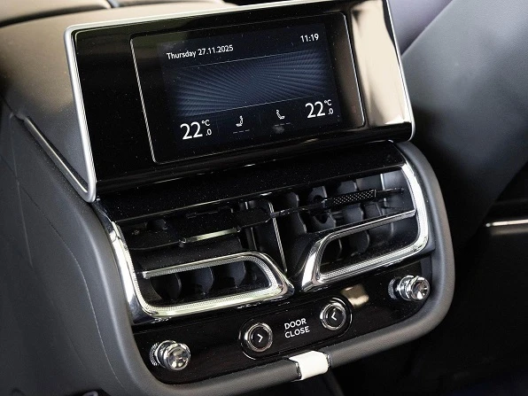 Bentley Bentayga V8 EWB = Mulliner = Гаранция, снимка 15 - Автомобили и джипове - 52883583