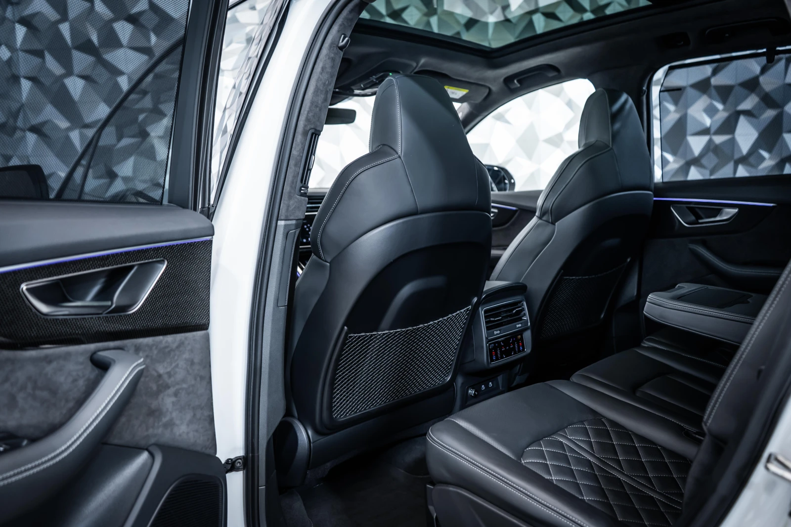 Audi SQ7 TFSI Carbon* 22* 360 * B&O* Matrix, снимка 14 - Автомобили и джипове - 53769603