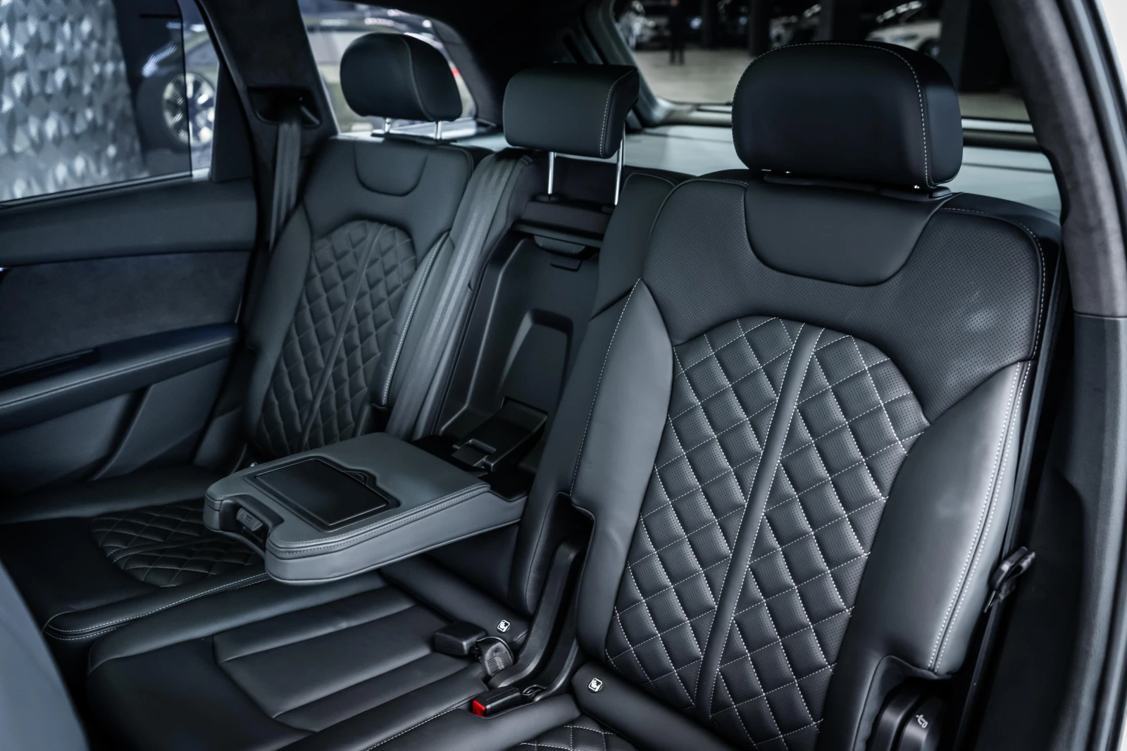 Audi SQ7 TFSI Carbon* 22* 360 * B&O* Matrix, снимка 16 - Автомобили и джипове - 53769603