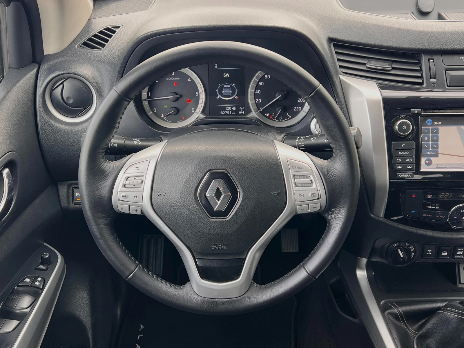Nissan Navara 2.3dCi 4x4 ПРОЧЕТИ ОПИСАНИЕТО, снимка 8 - Автомобили и джипове - 54675743