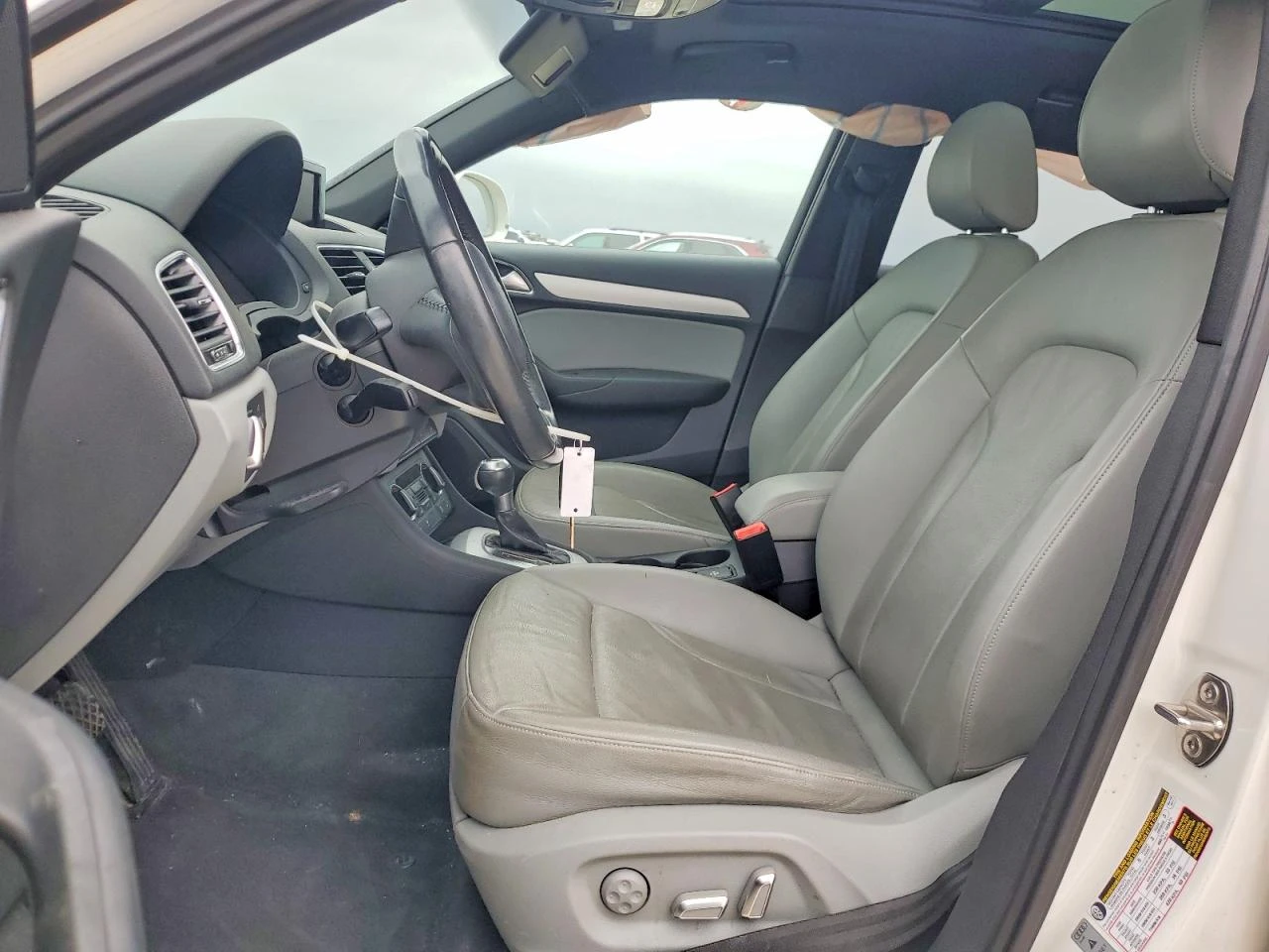 Audi Q3 2.0l Premium, снимка 7 - Автомобили и джипове - 54743418