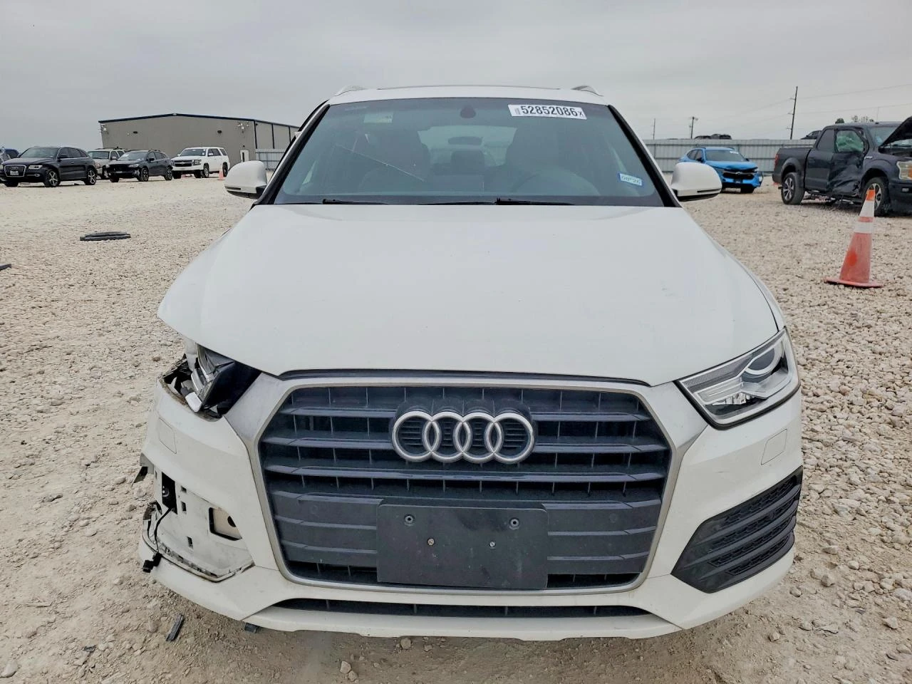 Audi Q3 2.0l Premium, снимка 5 - Автомобили и джипове - 54743418