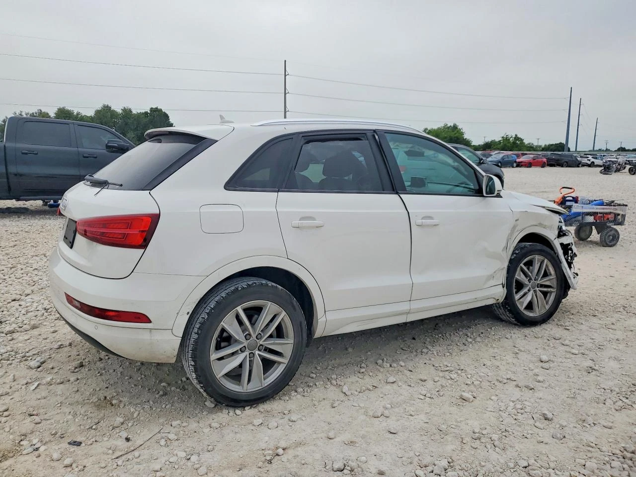 Audi Q3 2.0l Premium, снимка 3 - Автомобили и джипове - 54743418