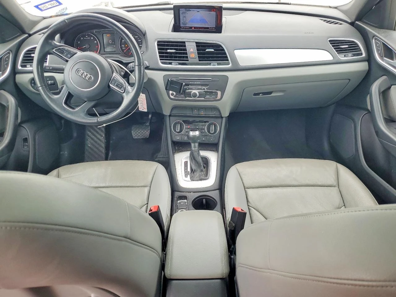Audi Q3 2.0l Premium, снимка 8 - Автомобили и джипове - 54743418