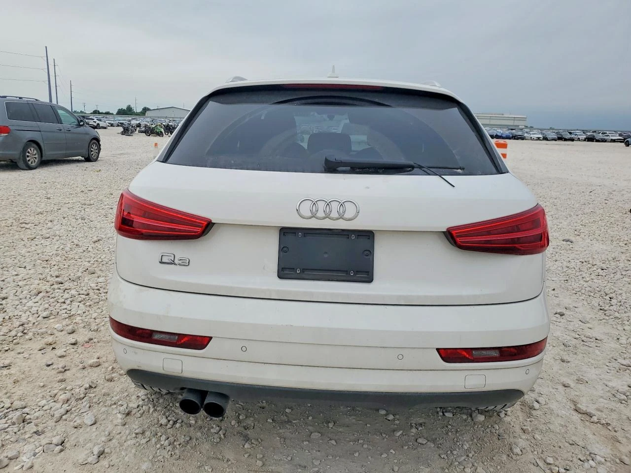 Audi Q3 2.0l Premium, снимка 6 - Автомобили и джипове - 54743418