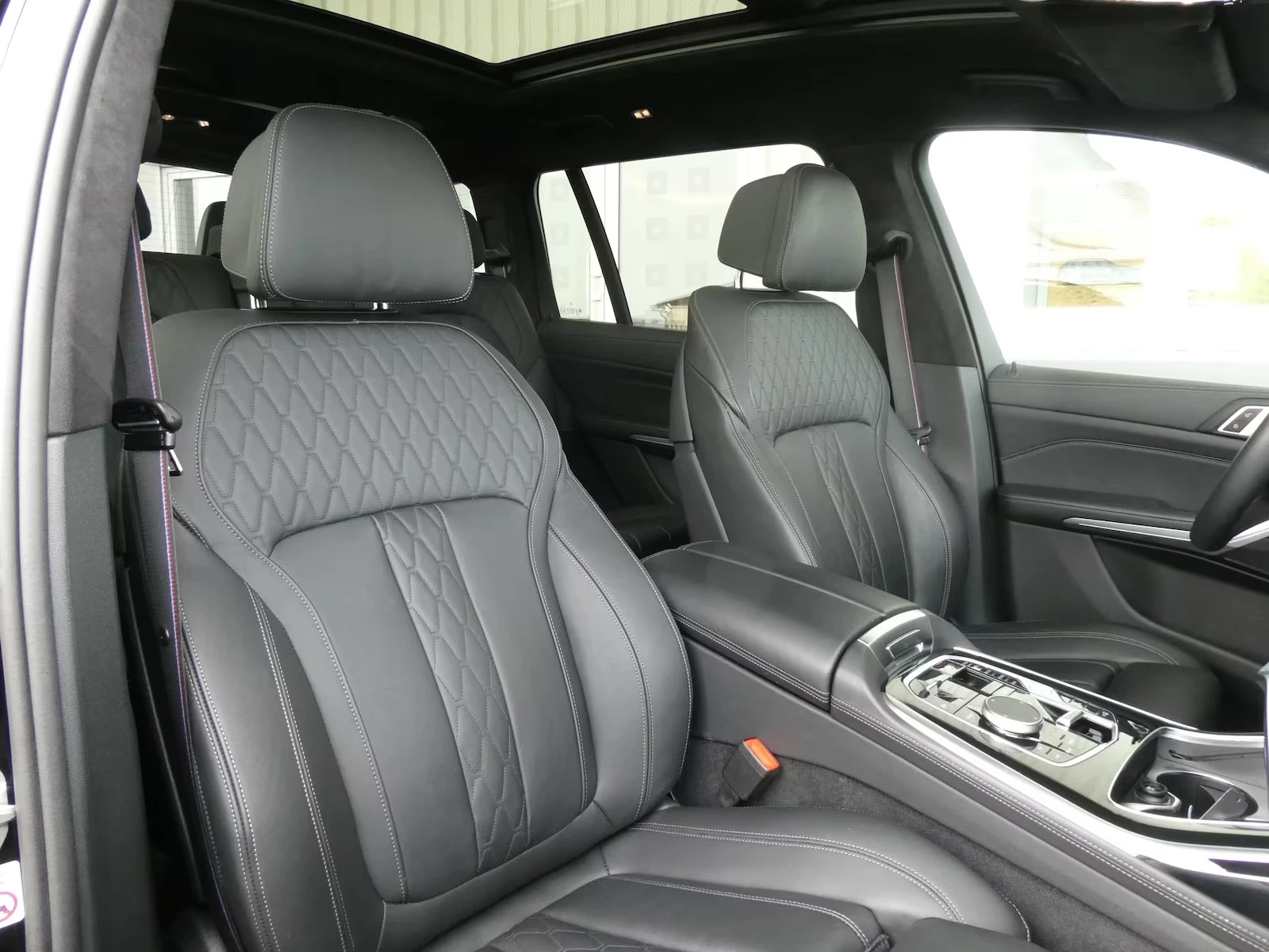 BMW X7 40i / M SPORT PRO/ HUD/ PANO/ SOFT CLOSE/ 7 SEATS , снимка 12 - Автомобили и джипове - 55401996