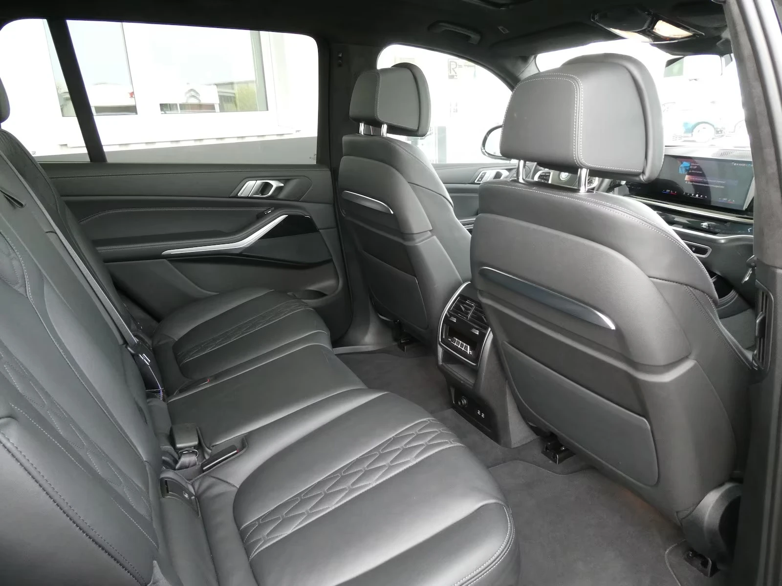 BMW X7 40i / M SPORT PRO/ HUD/ PANO/ SOFT CLOSE/ 7 SEATS , снимка 14 - Автомобили и джипове - 55401996