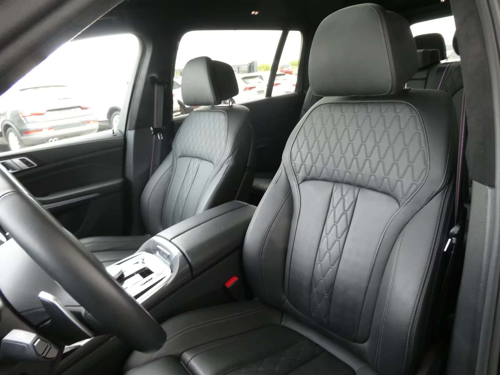 BMW X7 40i / M SPORT PRO/ HUD/ PANO/ SOFT CLOSE/ 7 SEATS , снимка 10 - Автомобили и джипове - 55401996