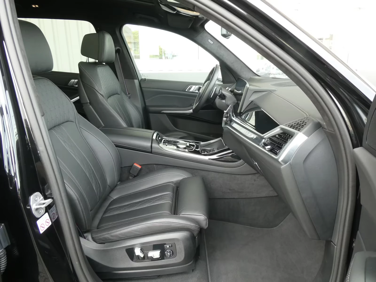BMW X7 40i / M SPORT PRO/ HUD/ PANO/ SOFT CLOSE/ 7 SEATS , снимка 11 - Автомобили и джипове - 55401996