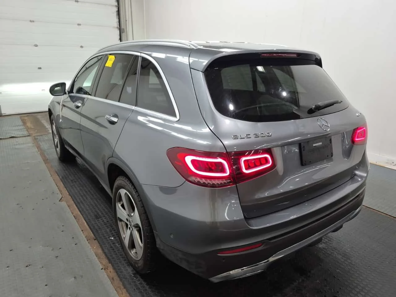 Mercedes-Benz GLC 300 * CARFAX * БЕЗ ПЪРВОНАЧАЛНА ВНОСКА, снимка 4 - Автомобили и джипове - 55404486