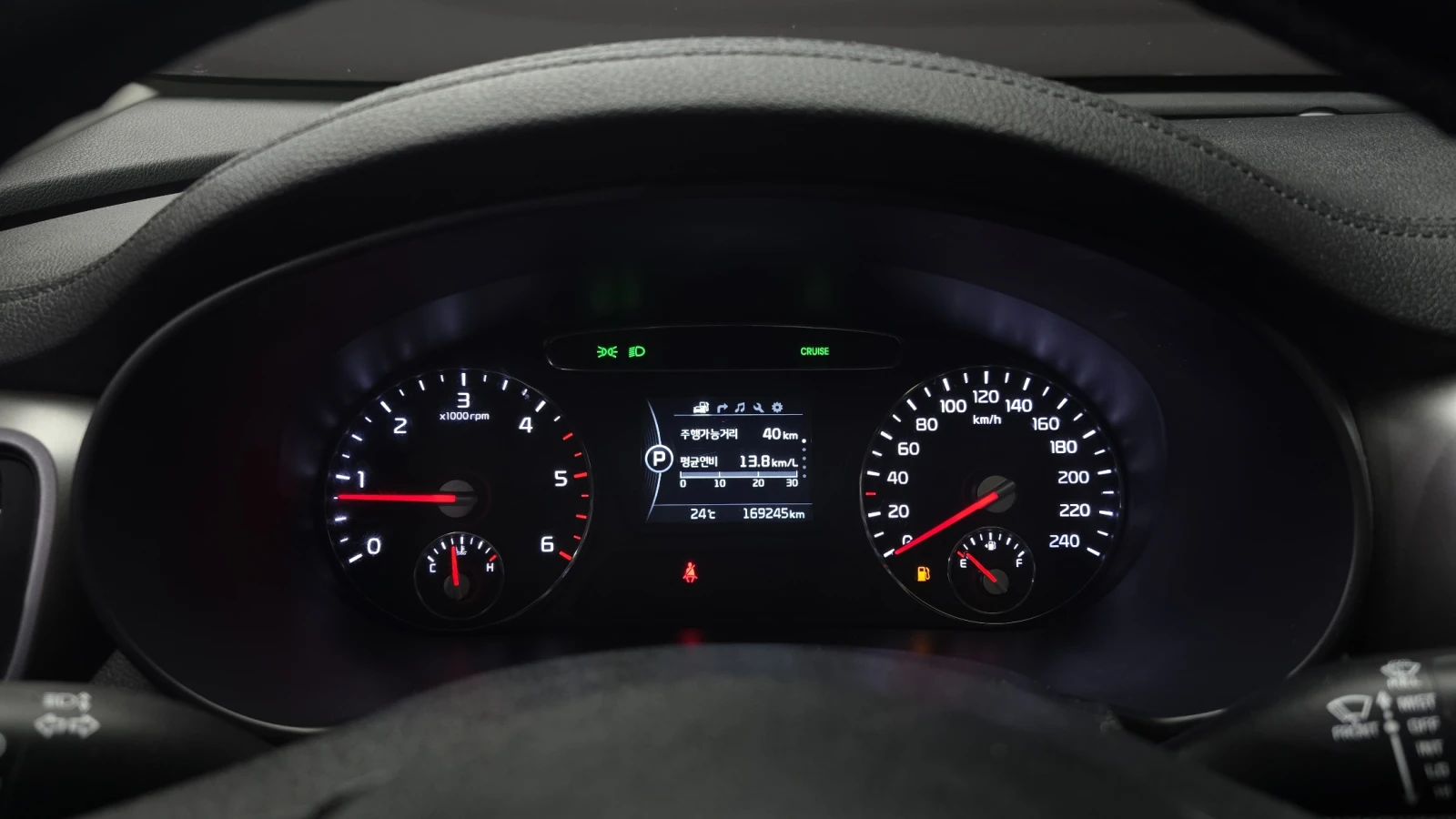 Kia Sorento 2.0* ПОДГРЕВ ВОЛАН* ЛЮК* КРАЙНА ЦЕНА, снимка 8 - Автомобили и джипове - 56025287