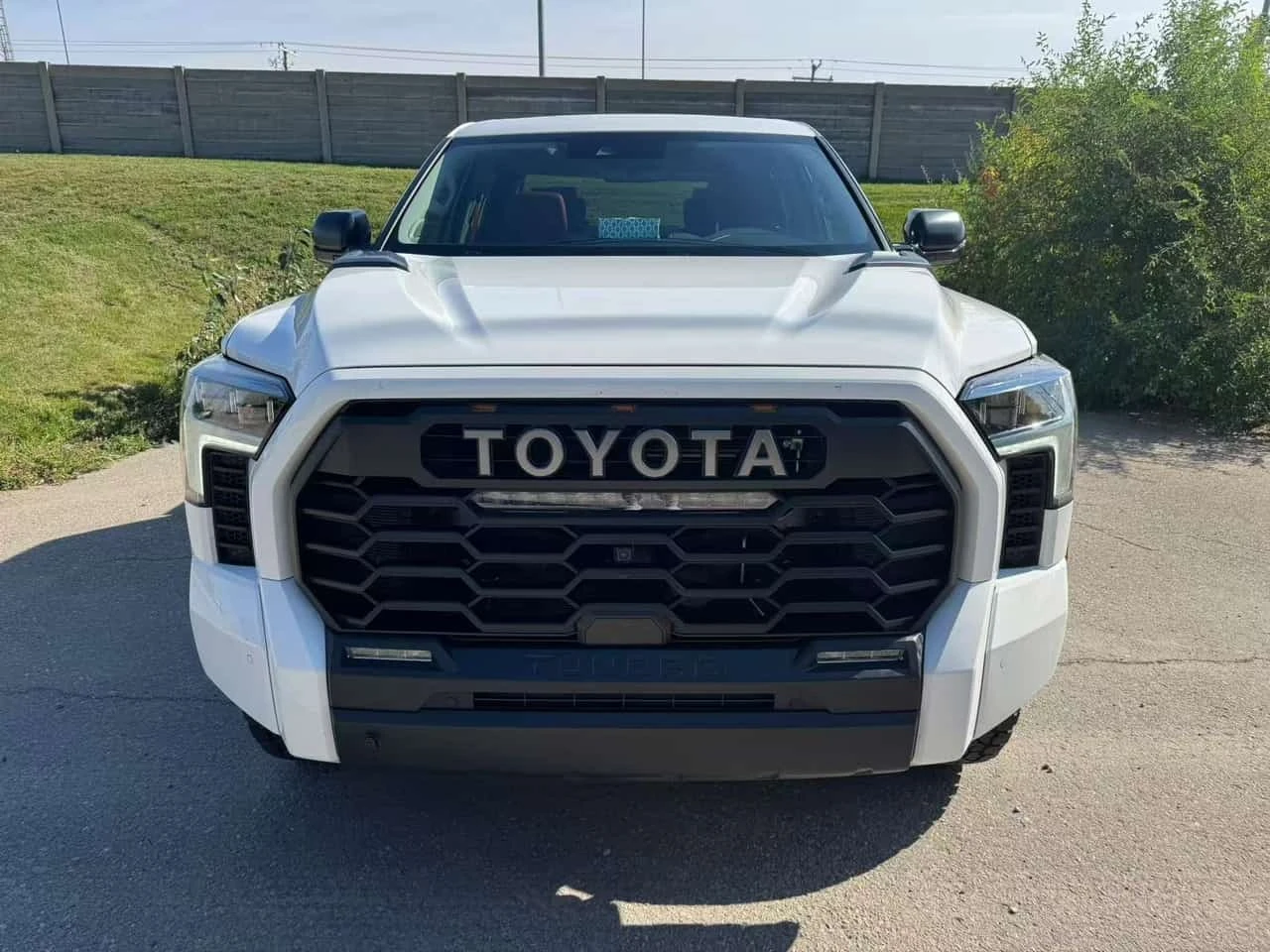 Toyota Tundra * Limited Hybrid * CARFAX * , снимка 6 - Автомобили и джипове - 56214357
