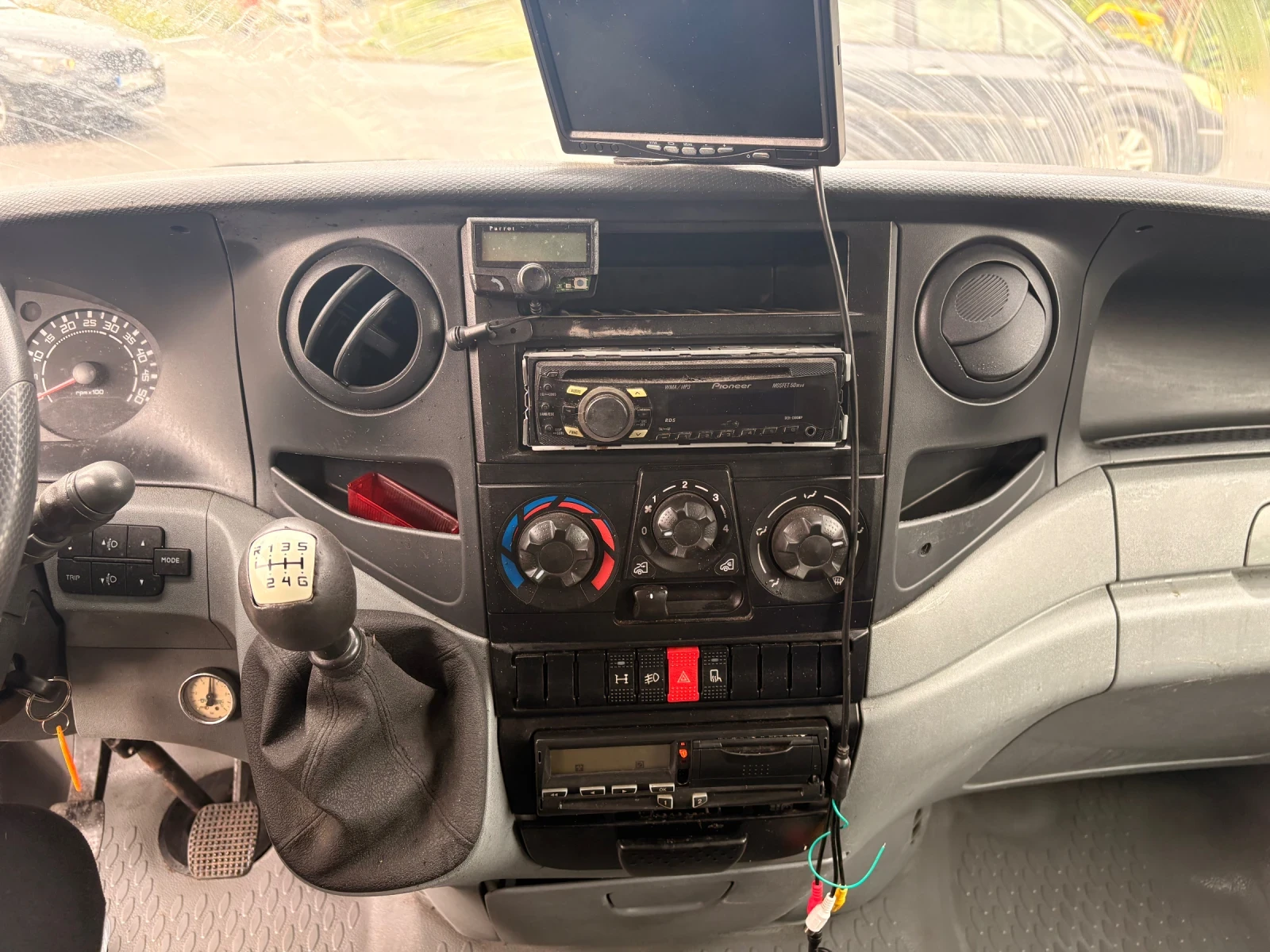 Iveco Daily 40C15, снимка 14 - Бусове и автобуси - 56521139
