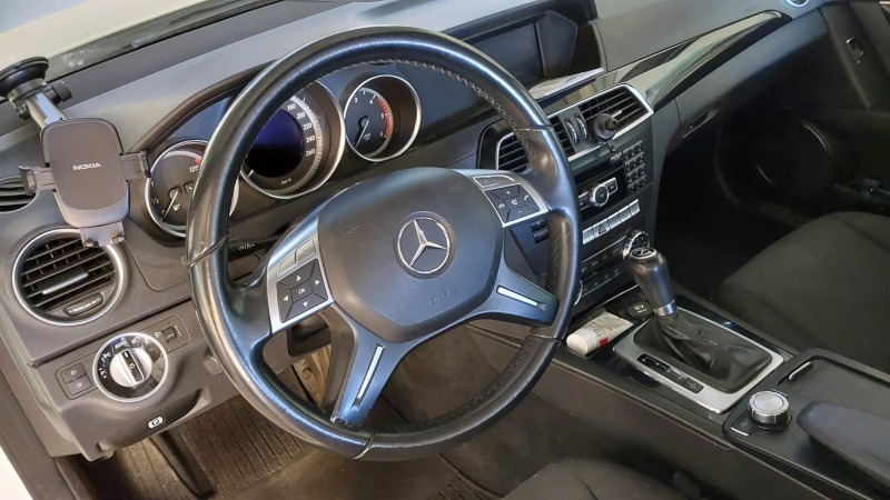 Mercedes-Benz C 220 ПЕРФЕКТНА ! C200, FaceLift, 7G-Tronik. Швейцария, снимка 10 - Автомобили и джипове - 46051496