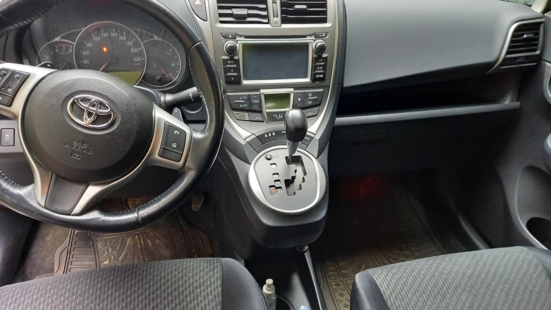 Toyota Verso S, снимка 13 - Автомобили и джипове - 47627080