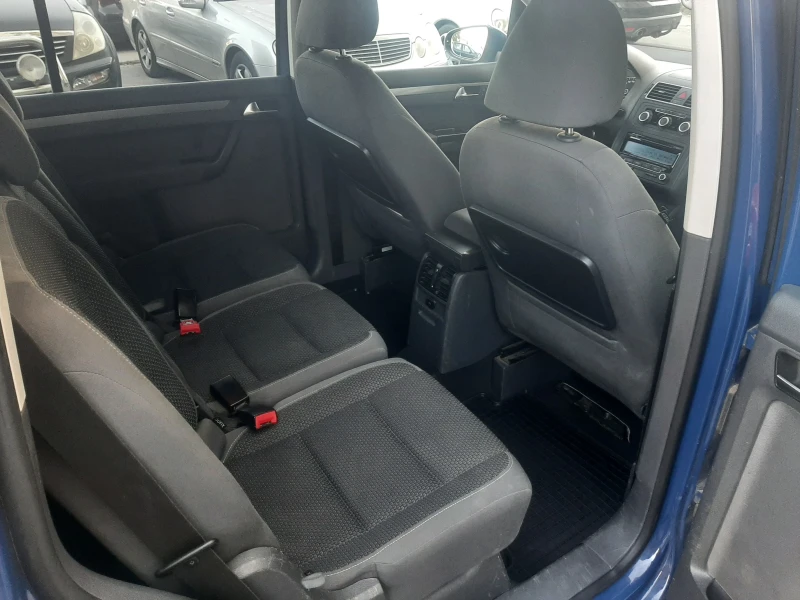 VW Touran Бензин- Автоматик, снимка 14 - Автомобили и джипове - 47300627