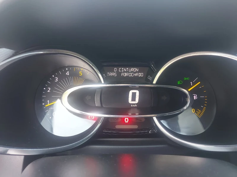 Renault Clio 1.5d, снимка 10 - Автомобили и джипове - 51550052