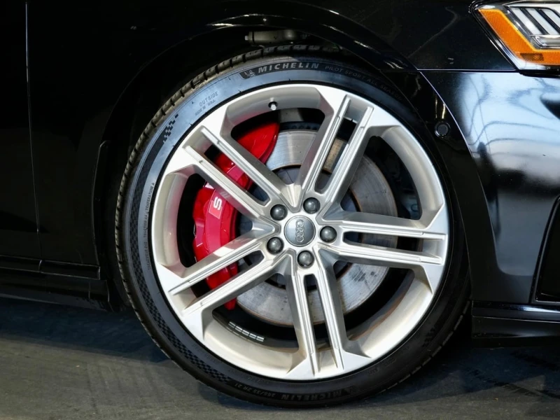 Audi S8 * PANO/HUD/360 CAM/B&O/21 IN RIM/EXTENDED WARRANTY, снимка 6 - Автомобили и джипове - 52842984