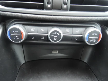 Alfa Romeo Giulia *  *    * CARFAX *  | Mobile.bg   12