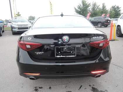 Alfa Romeo Giulia * АВТО КРЕДИТ* ЦЕНА ДО БГ * CARFAX *  - изображение 5