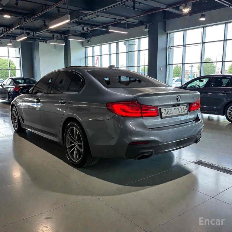 BMW 530 M* SPORT* PLUS* ПОДГРЕВ* ОБДУХВАНЕ* КАМЕРА* LANE* , снимка 6 - Автомобили и джипове - 54415877