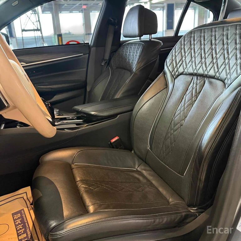 BMW 530 M* SPORT* PLUS* ПОДГРЕВ* ОБДУХВАНЕ* КАМЕРА* LANE* , снимка 12 - Автомобили и джипове - 54415877