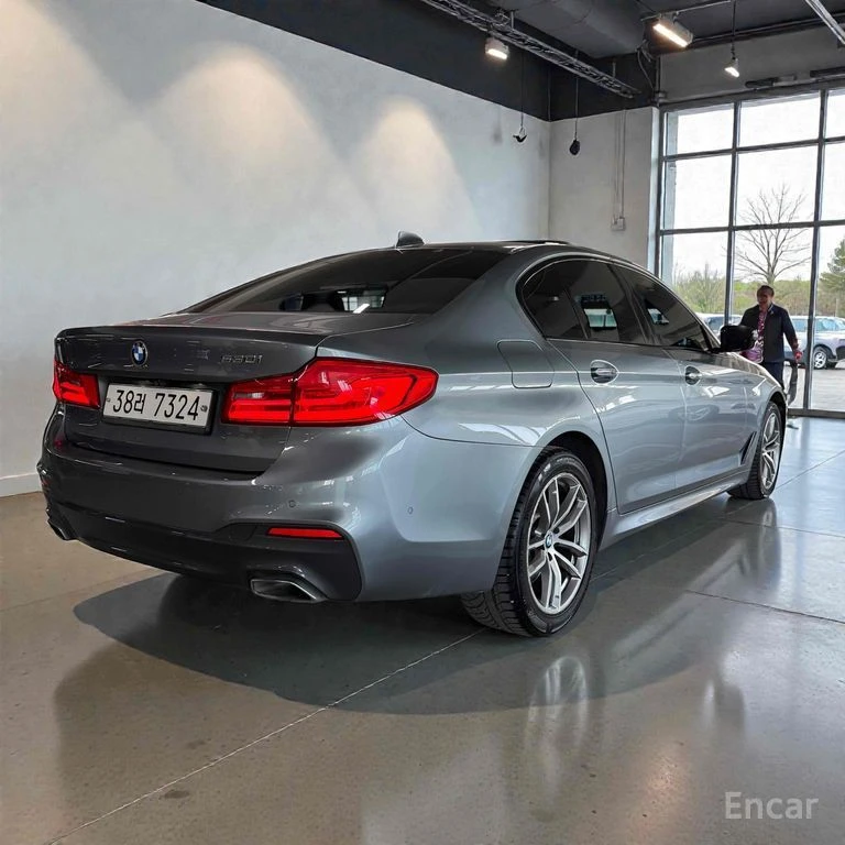 BMW 530 M* SPORT* PLUS* ПОДГРЕВ* ОБДУХВАНЕ* КАМЕРА* LANE* , снимка 2 - Автомобили и джипове - 54415877